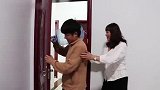 小伙公司即将破产，没想到送水工仗义相助，真正的情谊不言不语