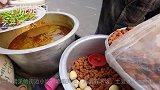 牛人制作的咖喱拌饭，一天能卖100多份，看得我都流口水