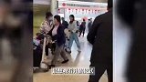 “馆长”抵京惊叹果然是首都，称最想观看升旗仪式，一睹军人英姿