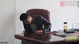 老板借给美女五万救命钱，多年后老板破产，美女的做法让人感动