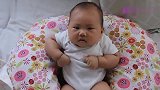 3个多月的小宝宝，这是想干啥？要拉臭臭还是不舒服想换姿势？
