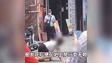 广东一女子超市行窃，被抓后在地上爬行，超市：去年就偷过一次