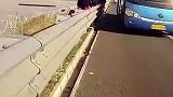 警车往返上百公里分批运送