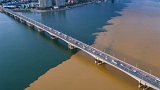 半江瑟瑟半江黄！襄阳雨后汉江出现奇特景观 半清半浊奇妙交融