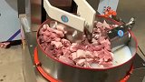 小伙发明的自动剁肉机，他说有人出3000万买他的专利都不卖！