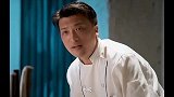 打爆鱼缸不就行了，难不成是防弹玻璃？