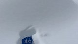 东北暴雪，车丢了，被深埋在雪里，挖了好几个才找到车！