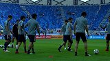 日本越南大战在即 两队球员赛前热身紧张严肃