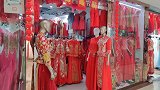 南边最大的百荣服装，血亏疯甩5元起，大妈们手忙脚乱