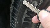 轮胎磨到三角符号这里，千万别大意赶紧换吧，小心爆胎。