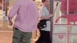 前面的小哥哥别跑呀，你们看着眼熟吗？哇塞，是本尊吗？太像了