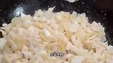 没胃口不想吃饭时，你就做这道酸辣爽口又开胃的酸包菜，太过瘾了