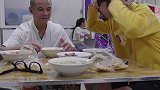 “无敌梦幻”的摔碗，我反正真的百看不厌，今天我们走近汪老板 美食 美食探店 趣胃大比拼 馄饨