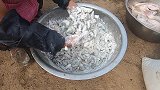 丹东农村婚宴，这道菜本地人最爱外地人无奈，看看厨师咋做的？