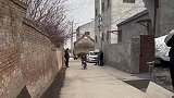 大人看着小朋友哭的越凶大人就会越高兴