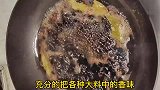 辣椒谁还炒着吃，教你农家特色吃法，锅里煮一煮，比红烧肉还解馋