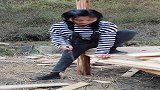四川励志美女打造小木屋围栏，谁说女子不如男的，网友：好厉害