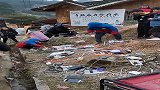 村里停电了，柴油机发电充手机.