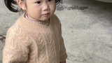 被泡泡吓出声的萌娃，宝宝看我使出螳螂拳