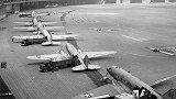 二战胜利后苏联封锁西柏林，英美为解围柏林出动了多少架次飞机？