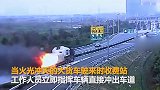 【江苏】大货车高速烧成大火球 收费站打开车道紧急救援