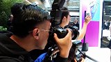 40岁秦岚太会穿！露肩长裙身材出挑，直角肩天鹅颈绝美