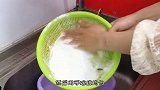 菜篮子脏了别用洗洁精，教你一绝招，污垢自己往下掉，洞眼都干净