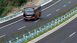 广东一辆大巴车在高速上侧翻 已致7人死亡 11人受伤