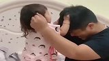 都说女儿是爸爸的小情人，眼前这一幕，怕是上辈子谈崩了的吧