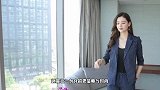 张含韵穿黑色西服外套，搭热裤秀细白美腿，这身材真是太好了