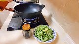 橄榄菜和什么炒好吃，加一把四季豆，吃上一口别有一番风味