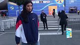 女足最美门将现身球场外 赵丽娜为女足加油助威