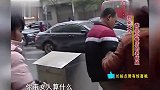 丈夫早餐店开业大吉，妻子前去看望，却被一瓢打晕缝了六针