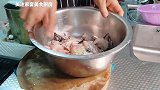 饭店的鱼片为什么有韧性？原来鱼片上浆有技巧，看大厨的干货分享