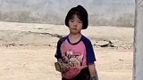 河南商丘：一小女孩随舅舅去小河抓鱼，归来时蓬头垢面却收获满满