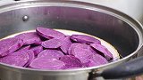 面点师分享花样面点，高颜值的紫薯花卷，松软香甜，看着就有食欲