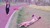 这个路人太倒霉了啊