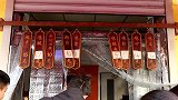 天津超火的烤鸡架，每天只卖4小时，10元一个比还脸大