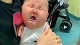 6个月小宝宝打预防针，一针下去没反应，下一秒的表情太搞笑了！
