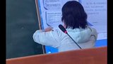 老师苦苦寻找课件页面，学生出手了… 好孩子 神助攻