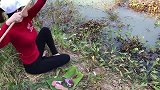 这年头肉这么贵，妹子用它来做诱饵，大鱼它会上钩吗？