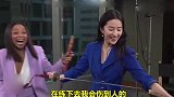刘亦菲教外国主持人舞剑，动作干脆利落又美又飒