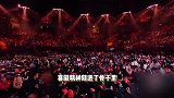 沈腾微博之夜全是乐子，老来得King随地大小演，上台花漏水递给颖宝