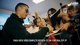 快速浏览葡萄牙备战行程 C罗机场被粉丝包围忙签名