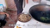 东北最贵的野菜牛毛广，小刀家炖了一大盆，这吃法太豪气了！