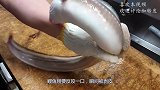 韩国大厨刀工有多恐怖？鳗鱼刚要反咬一口，瞬间被剥皮！