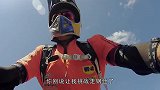 1根钢丝跨2山，小伙用自行车骑过去，恐高慎入