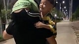 为了骑在爸爸的脖子上撒野，小情人不择手段，换成儿子早打一顿了