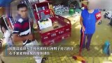 惊险！四川男子当街挥舞菜刀要砍人，民警徒手7秒夺刀