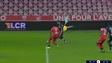 第19分钟里昂球员孟菲斯射门 - 被扑